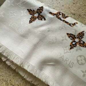 Limited Edition Louis Vuitton Shawl: Jungle Monogram Giant